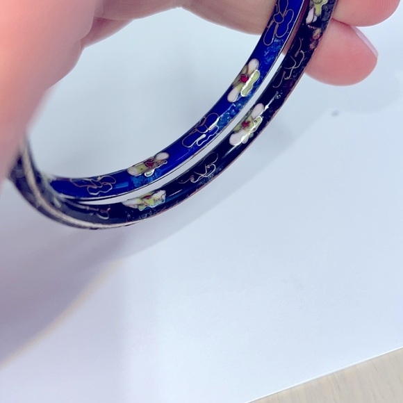 Set of 2 Vintage Cloisonné Blue Enamel Fashion Bangle Bracelets Floral design - Picture 2 of 6